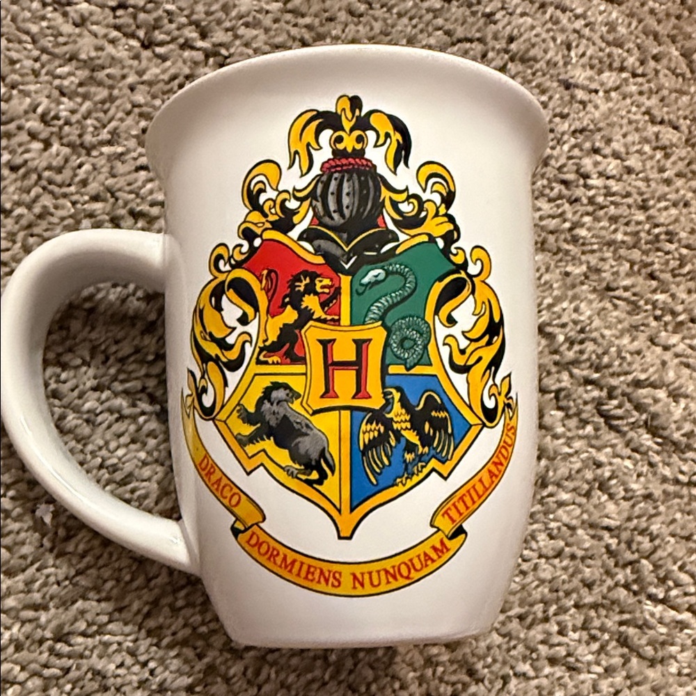 Hogwarts Emblem White Mug - Picture 3 of 6